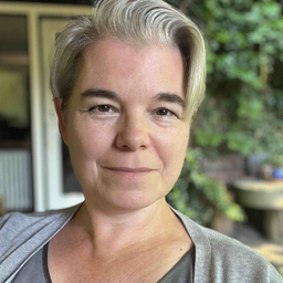Dr. Ariane Ostermann