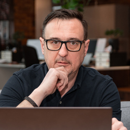 Jacek Płuciennik
