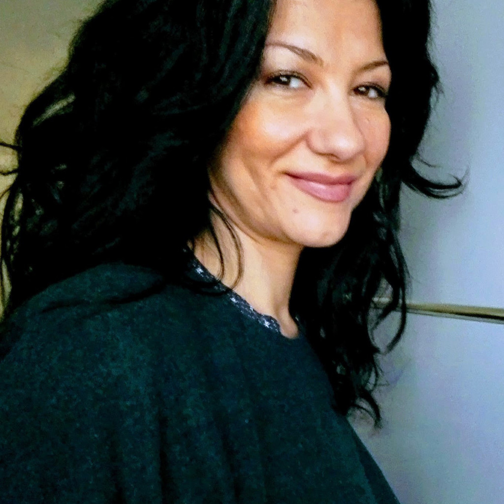 MARIA LOPEZ Digital Marketing Manager Digital Strategy Manager XING