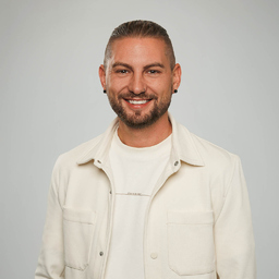 Dominik J. Schlosser
