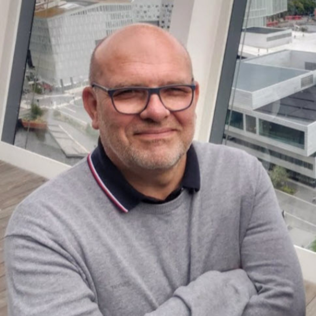 Dieter Lakowitsch FleetManagement Solution Owner (IT) Hilti AG