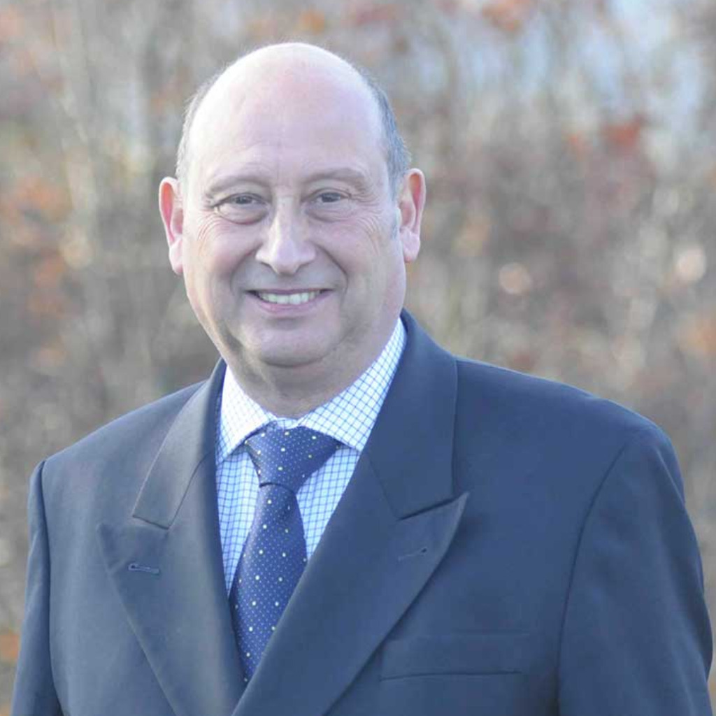 Luc De Ceuster General Manager s.r.o. XING