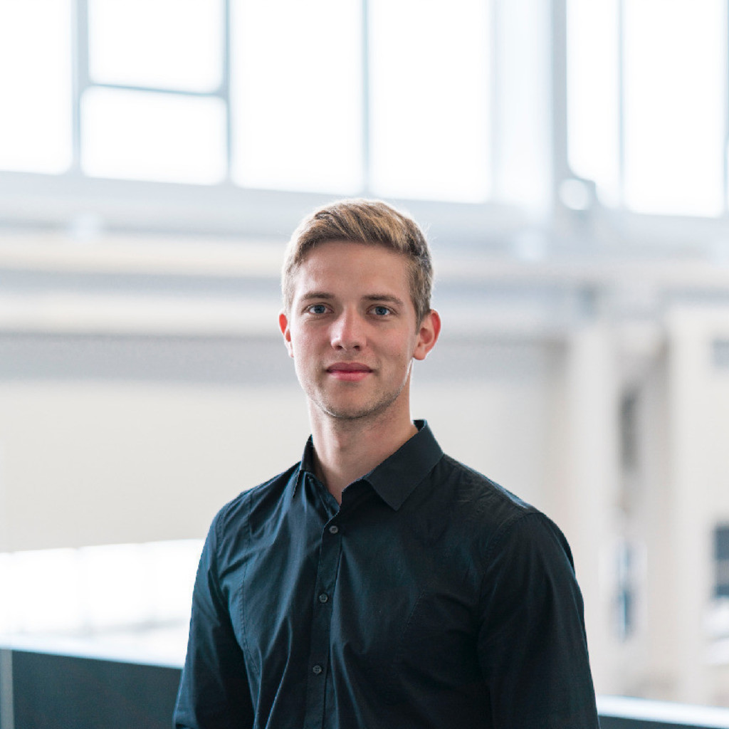 Simon Weiß ProduktManager Porsche Digital GmbH XING