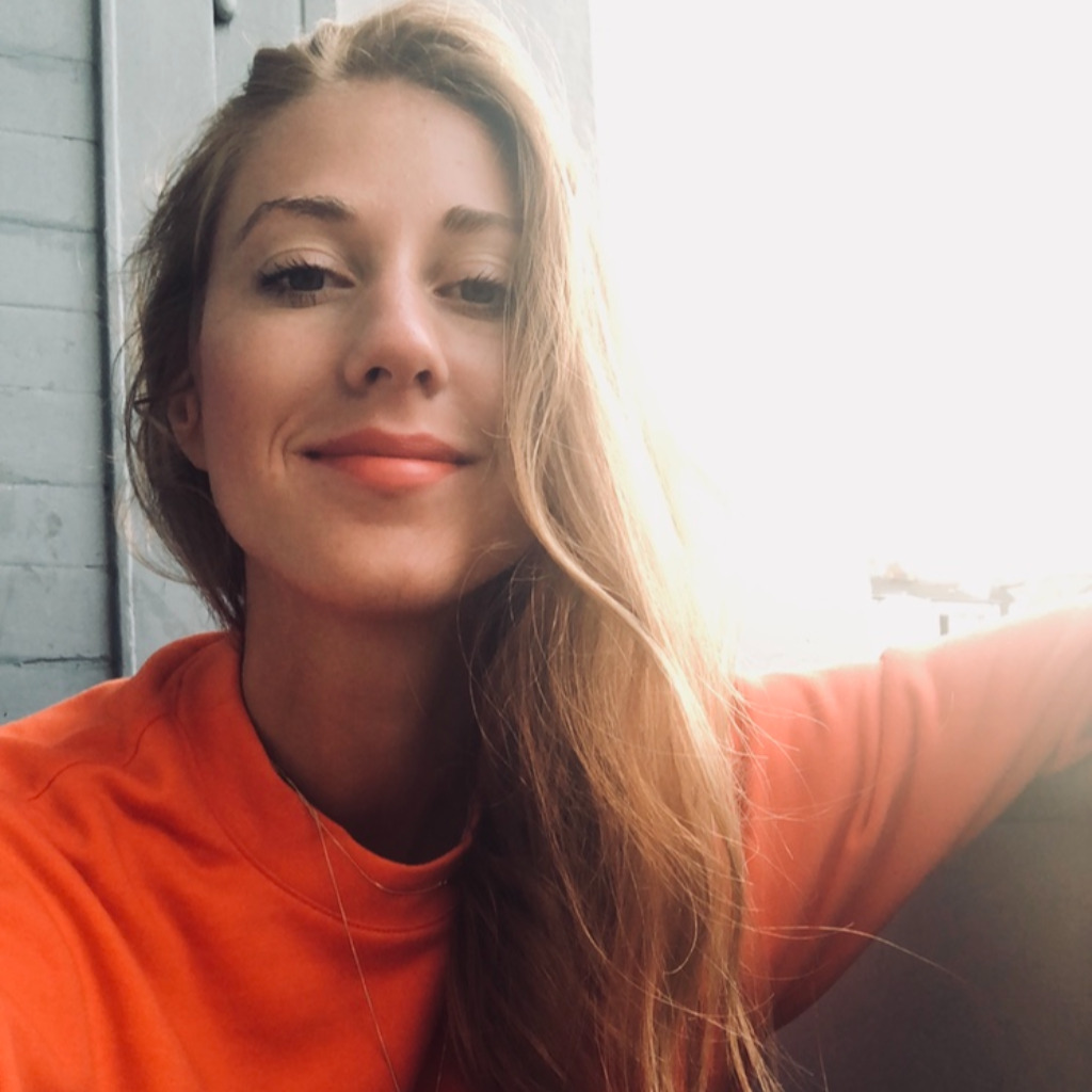 Mia Flubacher Designer Review Female IB Company KG