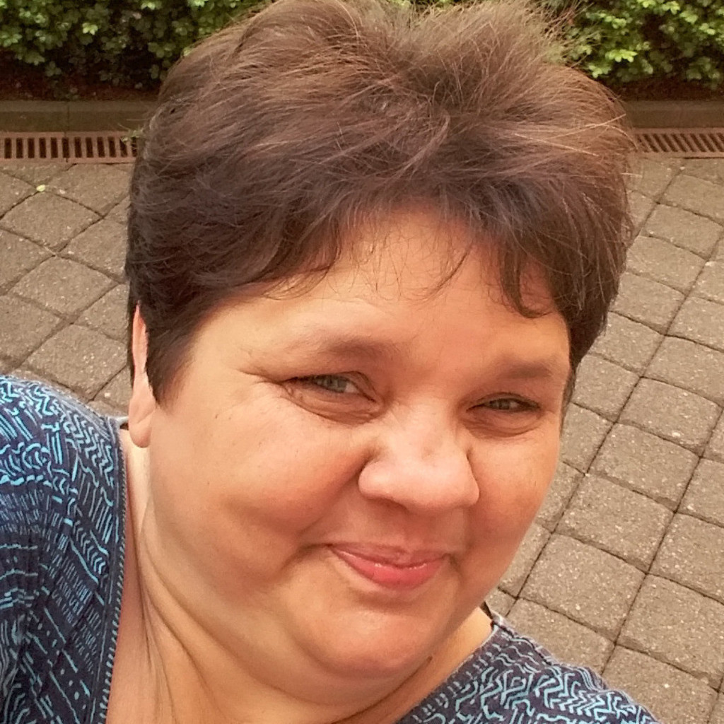 Miroslava Lackova Industrie Näherin Magna Tschechische Republik XING