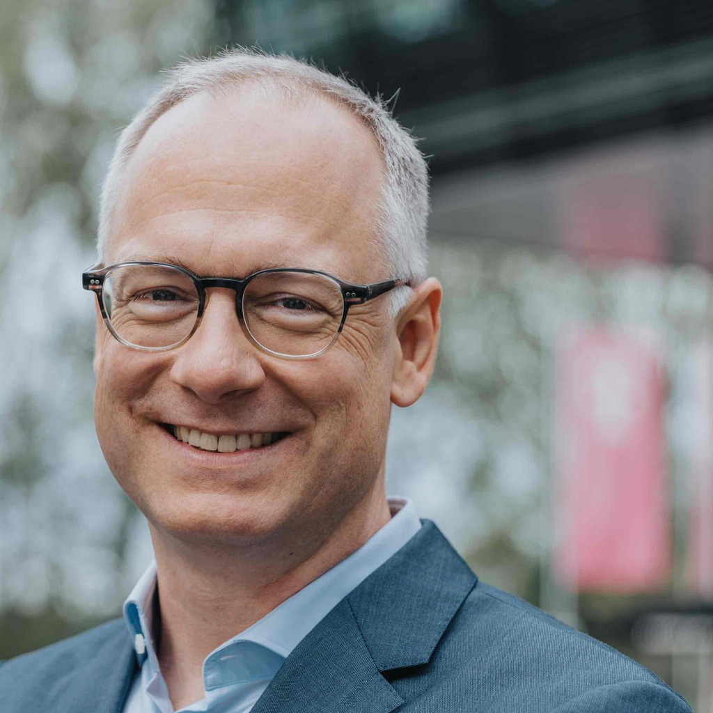 Dr. Stefan Schloter CIO Europe, SVP Cloud and Collaboration