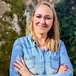 Nadine Riha