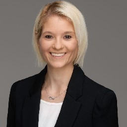 Elena Schneider