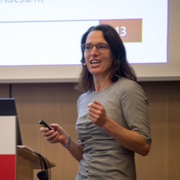 Dr. Bettina Krois