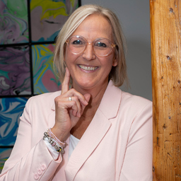 Angelika Warth