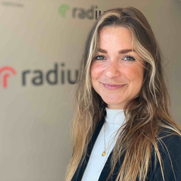Julia Schiller