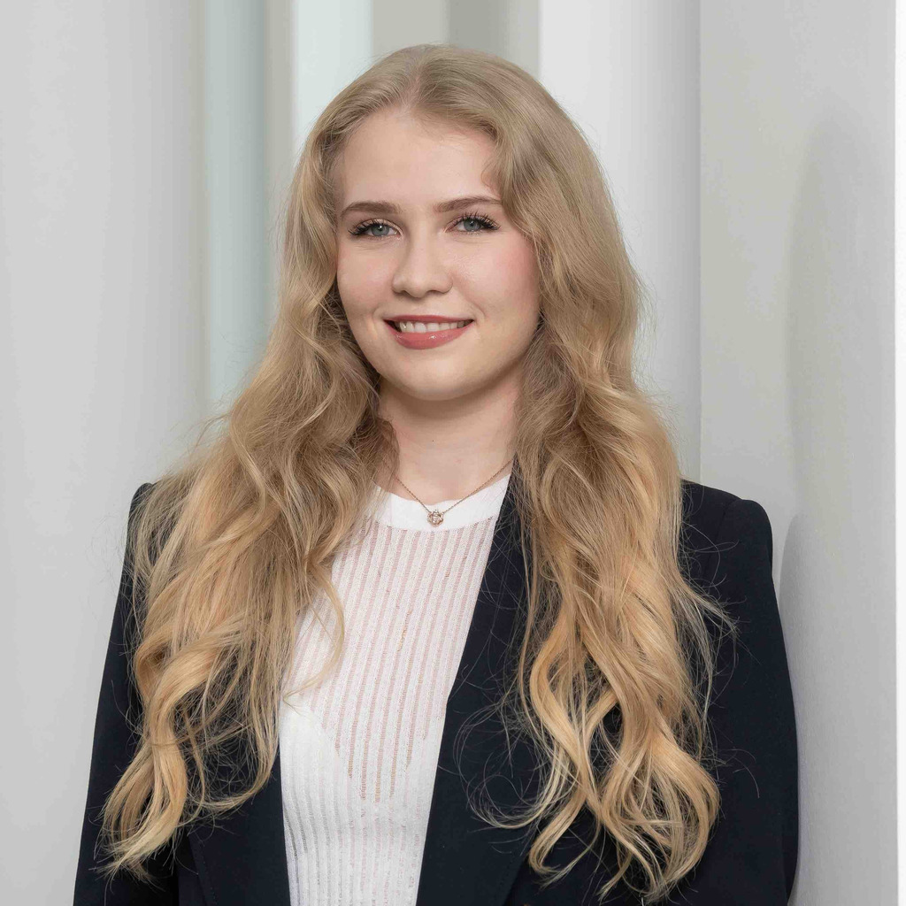 Diana Delva Senior Associate Employment Tax Tax Litigation PwC