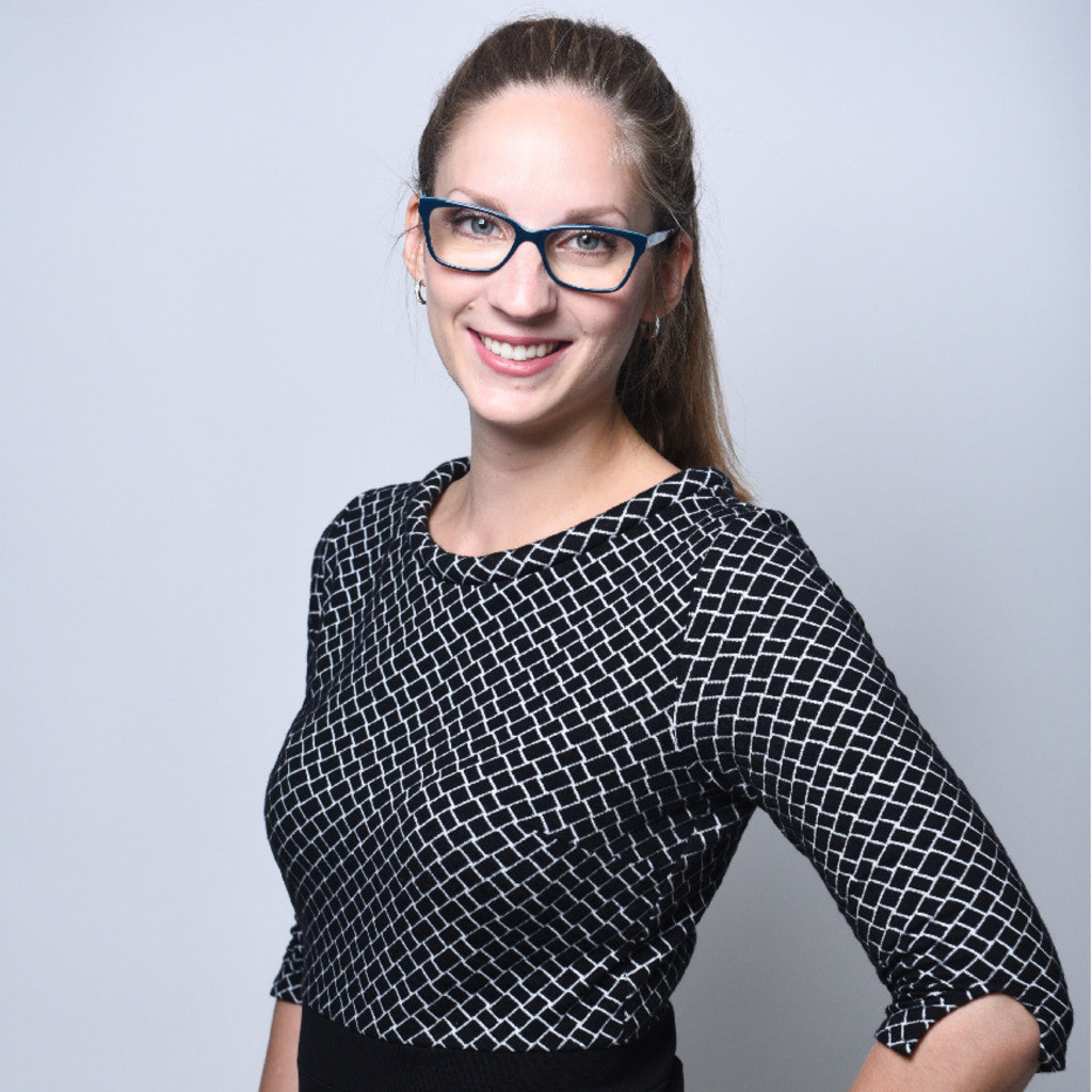 svenja-lorenz-senior-associate-pwc-pricewaterhousecoopers-gmbh