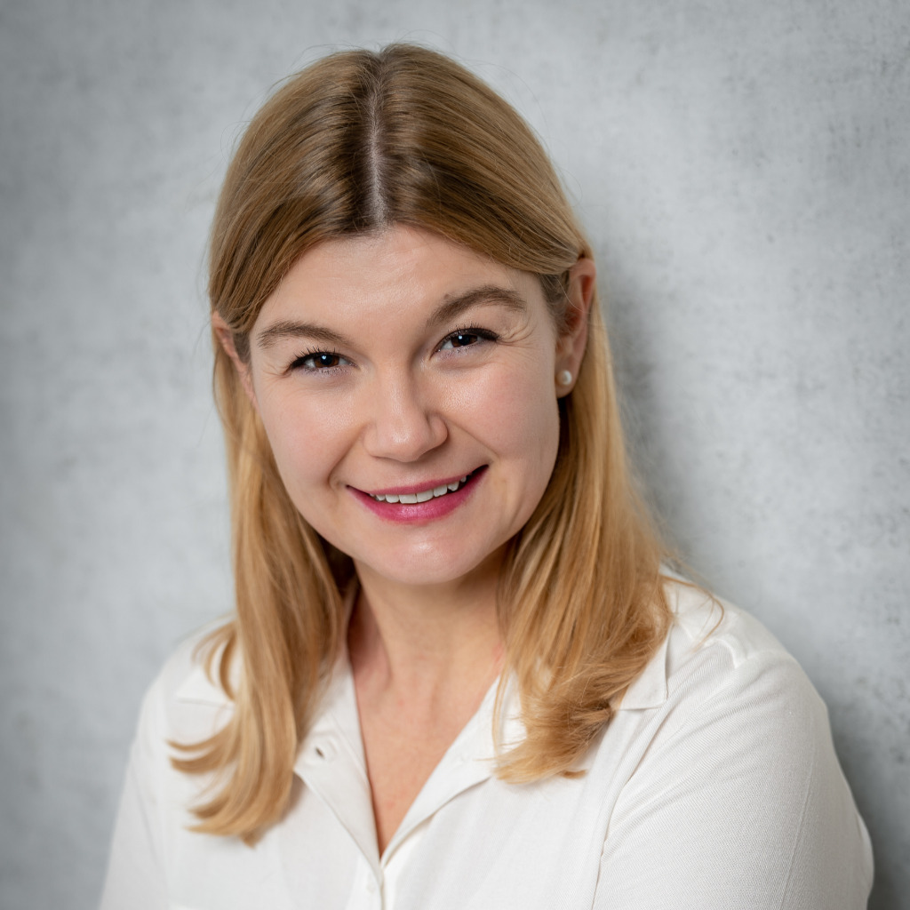 Stefanie HankeFreye geprüfte Fachwirtin im Gesundheits und