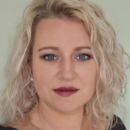 Julia Bartz