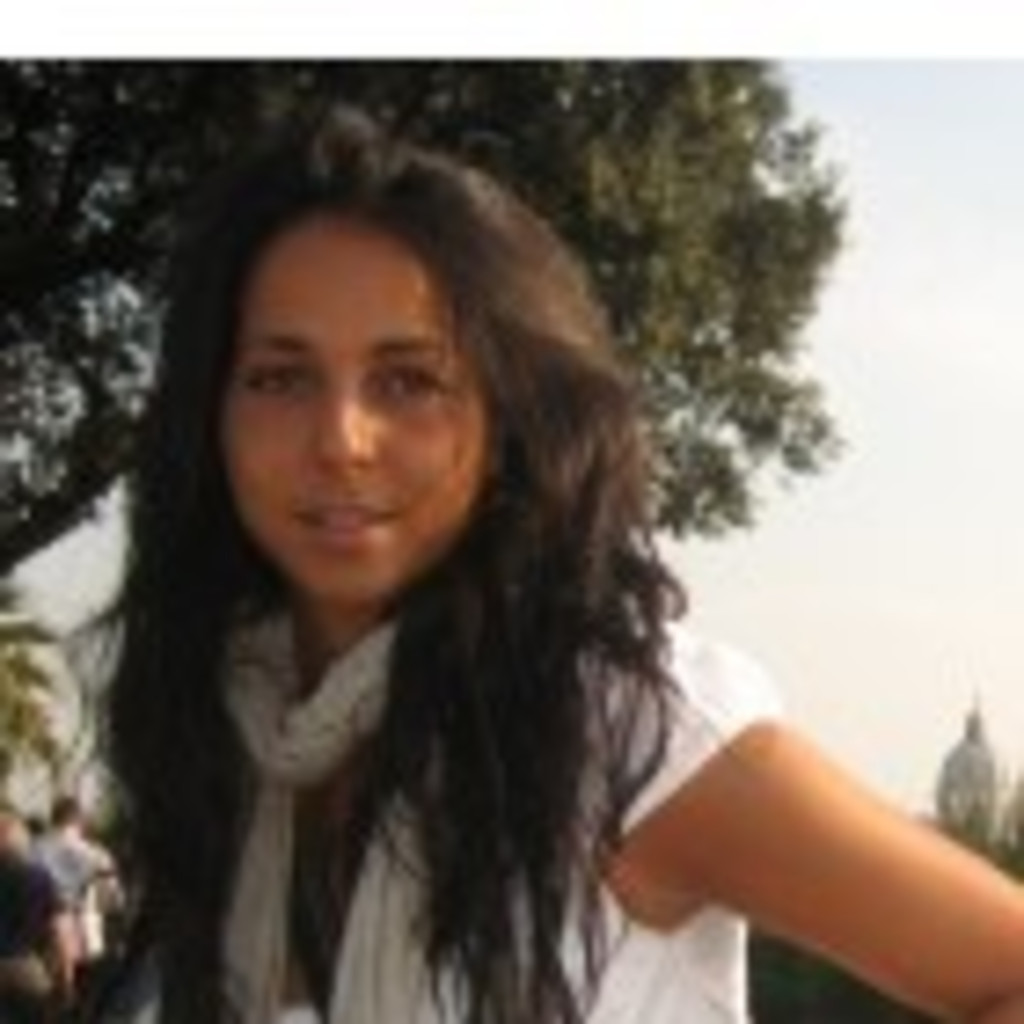 Mercedes Castellanos Vidal Auxiliar de vuelo Vueling XING