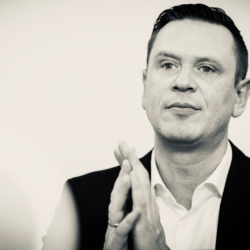 Fabian Adlung Leiter EVT Verkaufsförderung AXA Konzern AG XING