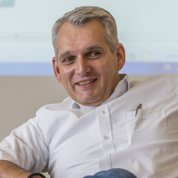 Dr. Ralf Levacher