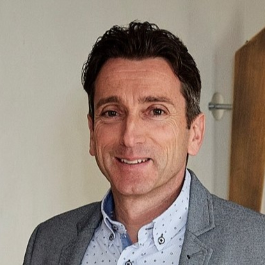 Bruno Carizzoni Gastgeber & Direktor Schloss Hünigen XING