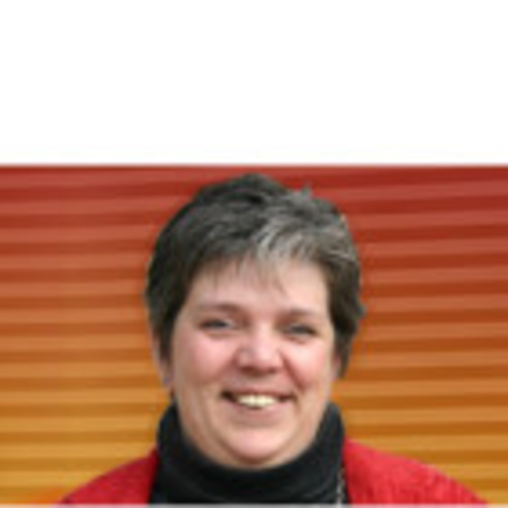 Anne Pertl Sekretariat und Finanzbuchhaltung eEvolution Vertrieb