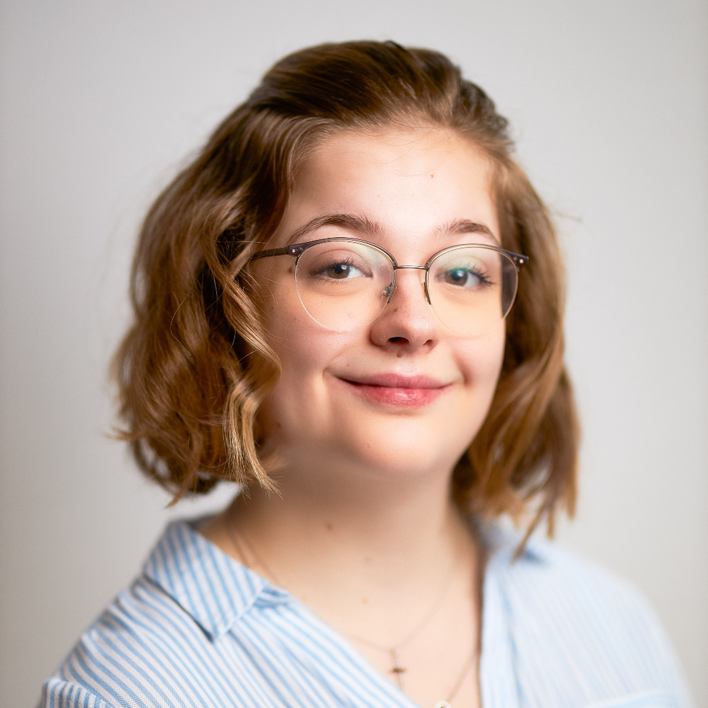 Larissa Peikert Praktikantin Eberhard Karls Universität Tübingen XING