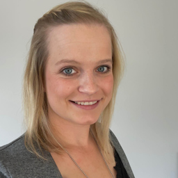 Julia Acker