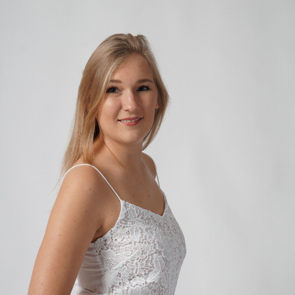 Marie-Luis Lang - Serviceassistentin im Autohaus - Freilinger &amp; Geisler ...