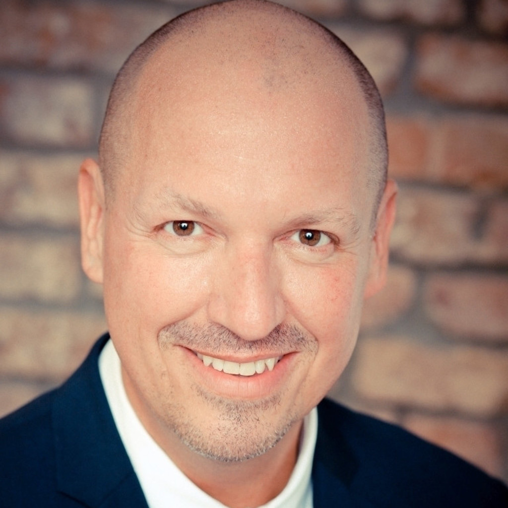 Martin Brix UCBCares Engagement Lead / Pharmareferent UCB Pharma