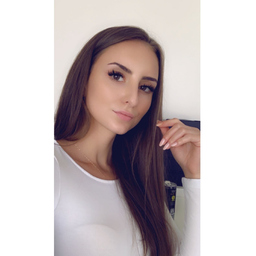 Adelina Nezaj 