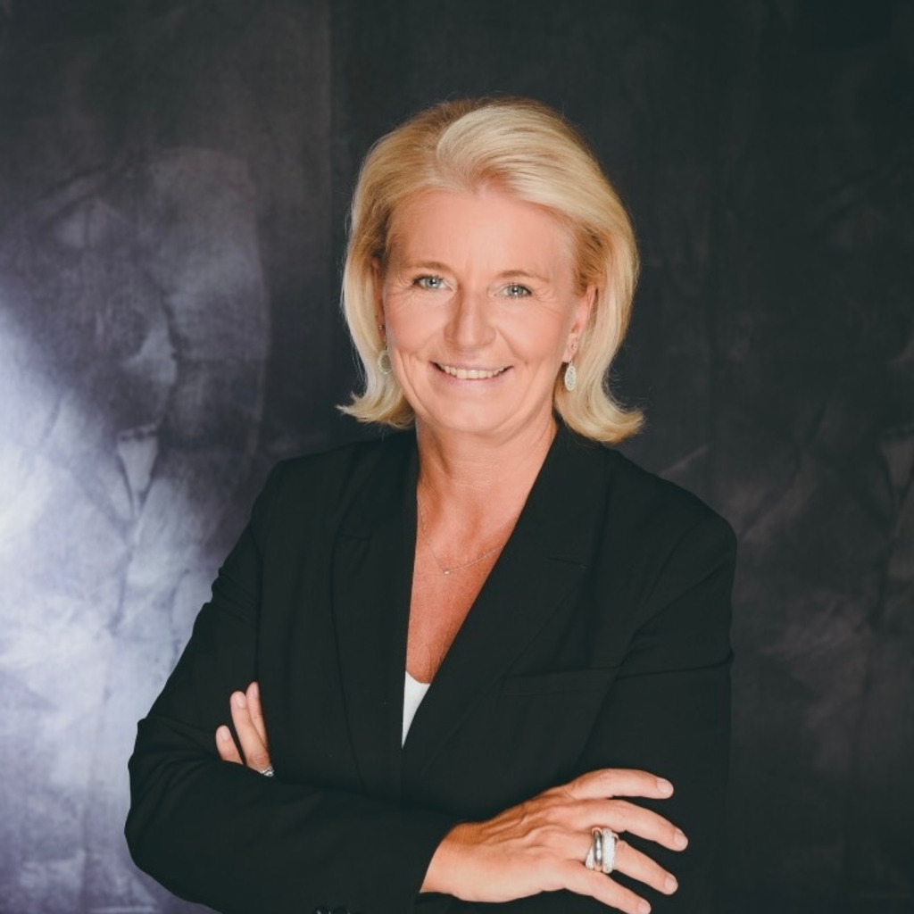 Ilona Janoschka Customer Service Consumer Lighting Artemide