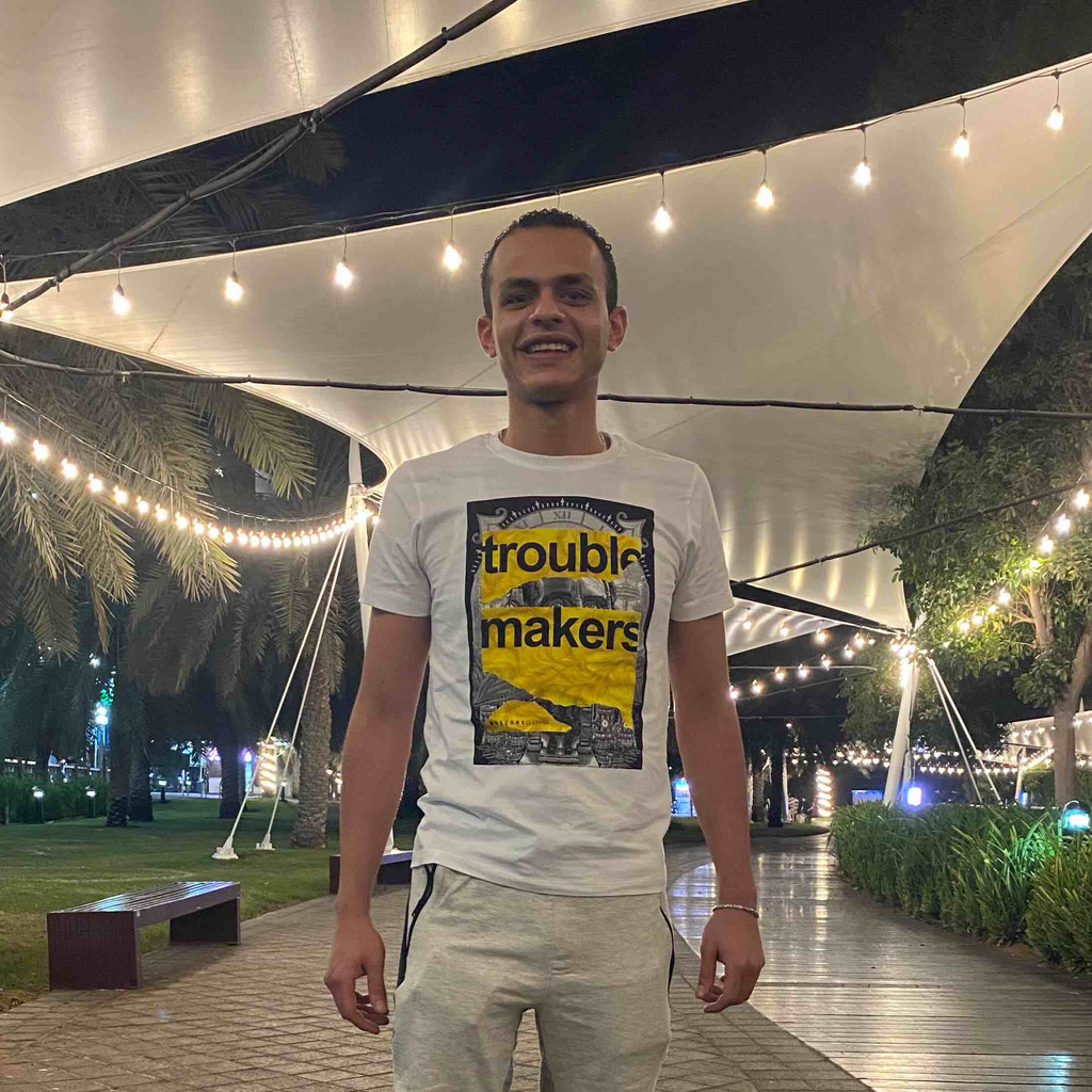 Ahmed mahmoud Restaurant Supervisor ozo restaurant LLC XING