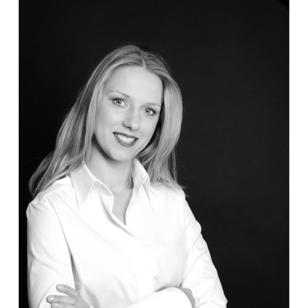 Kinga hofmann area manager amazon xing