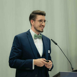 Dr. Dominik Nuss