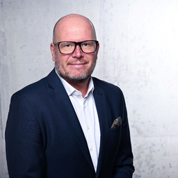 Kay Bindel (Kontakt nur über LinkedIn)