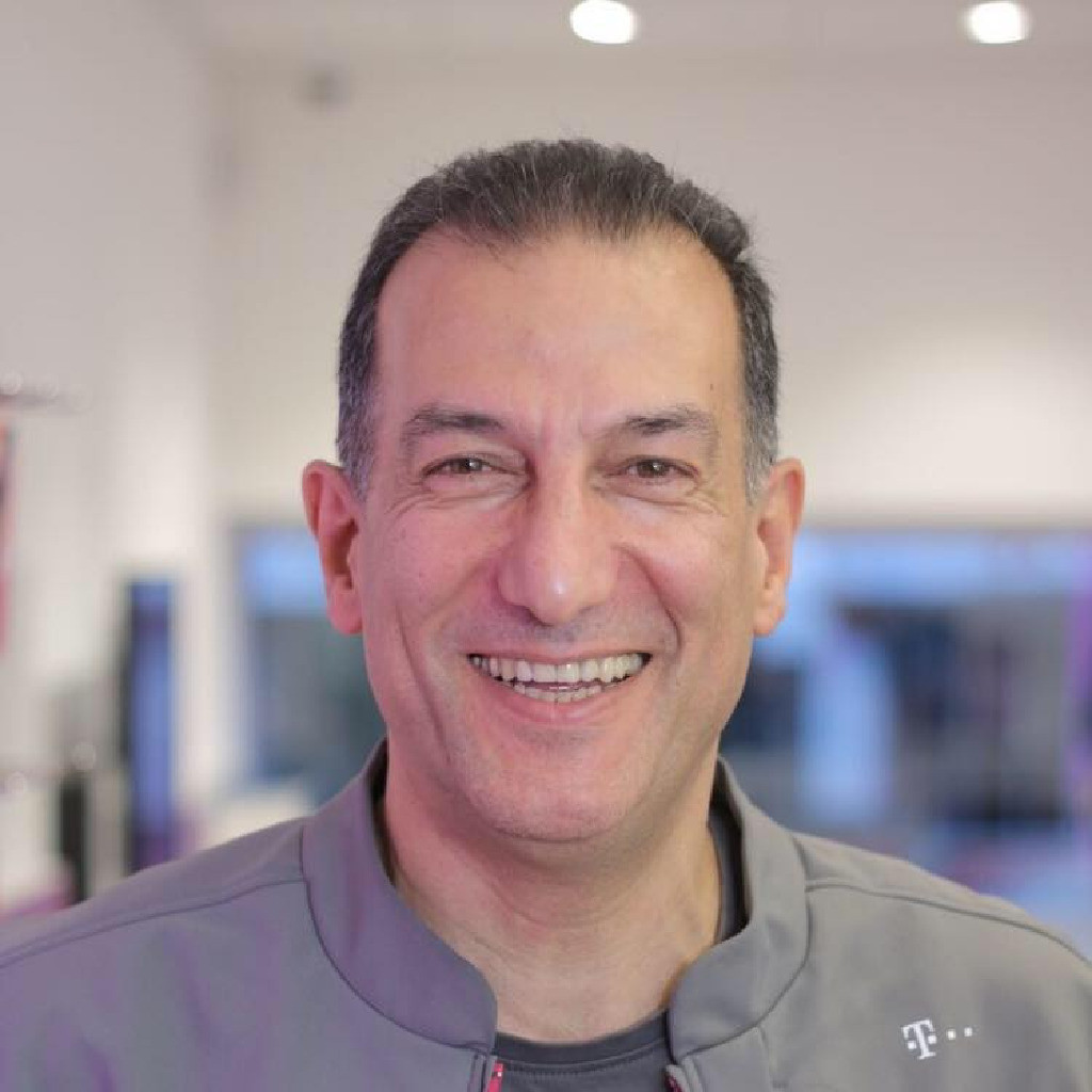 Hassan Hosseini Geschäftführer Telekompartner 4points4you XING