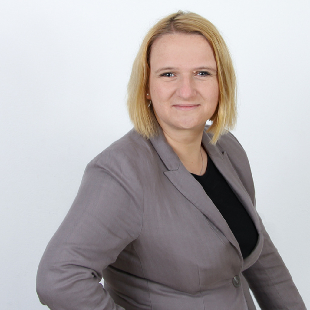 Simone Schröder - Personalreferentin - UKM Fahrzeugteile GmbH | XING