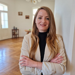 Sandra Hofer