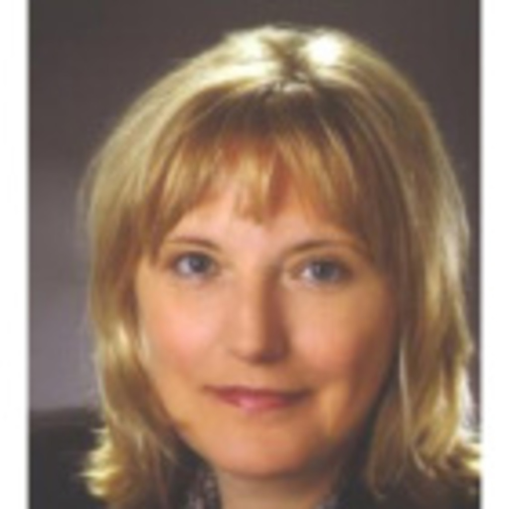 Joanna Pitzen Dipl.Übers. Assistant to CIO Industrie XING