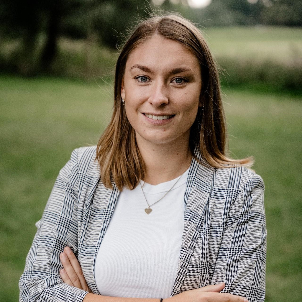 Laura Bergmann Kauffrau für Versicherungen und Finanzen LVM