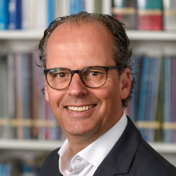 Dr. Lars Levien