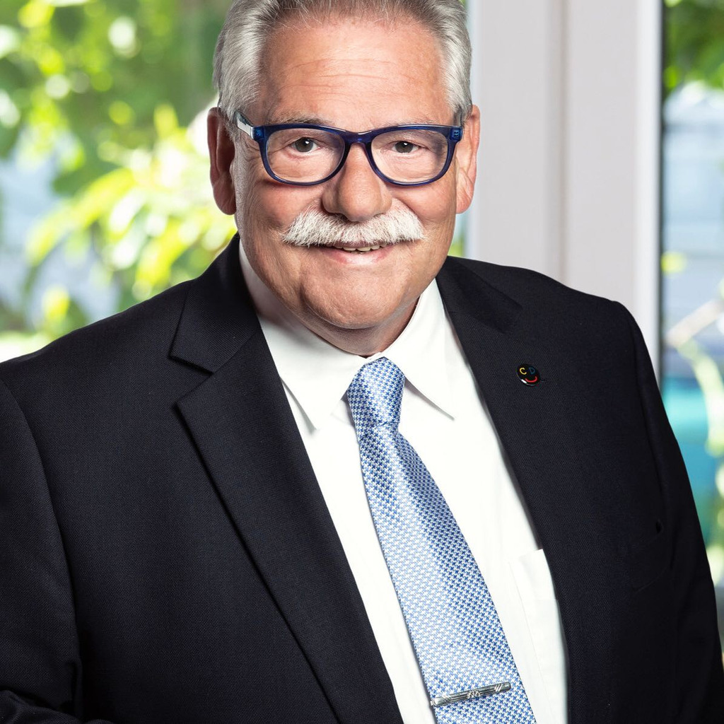 Michael Deprez Vertriebsleiter Kurt Schuhmacher Industriemontagen