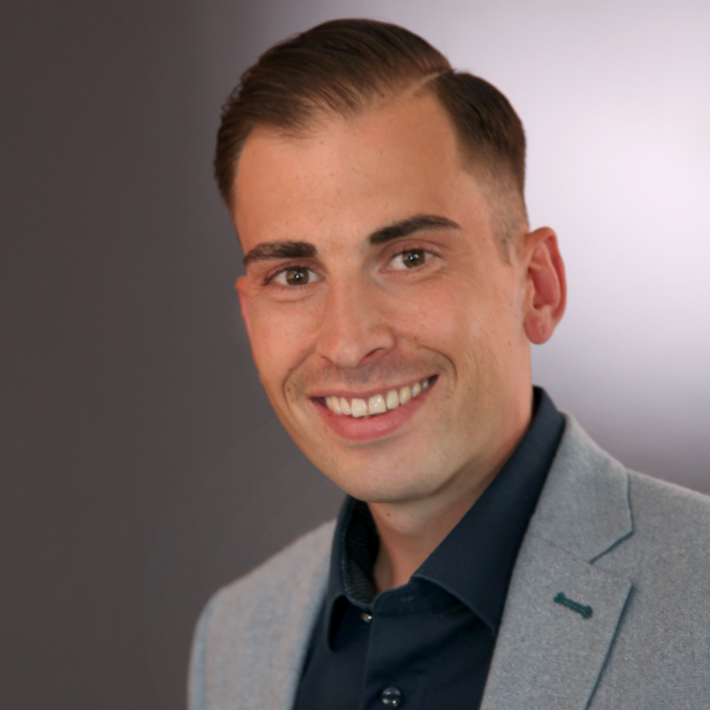 Maximilian Lorbach Leiter zentrale Produktion TÜV SÜD Auto Plus