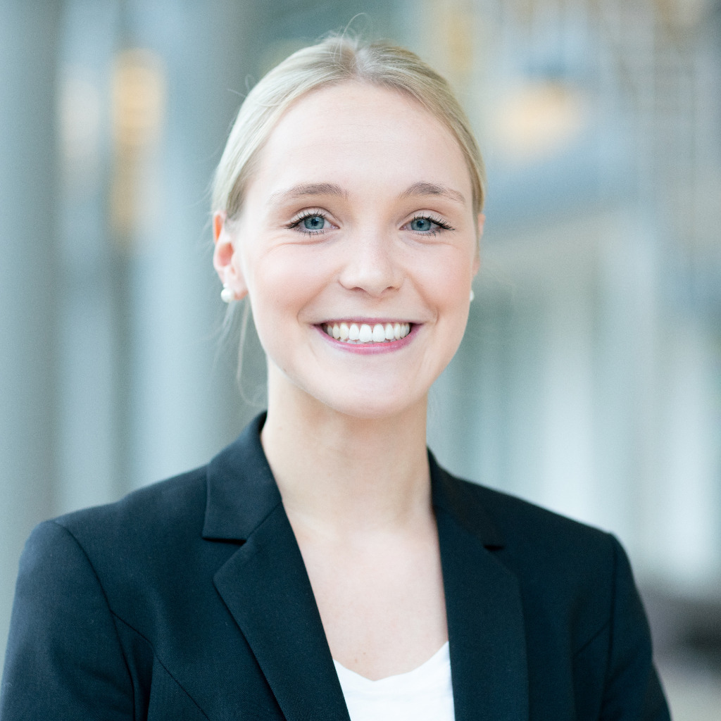 Christin Stahl Referentin Konzernrechnungslegung Muhr und Bender KG