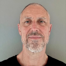 Robert  Montua