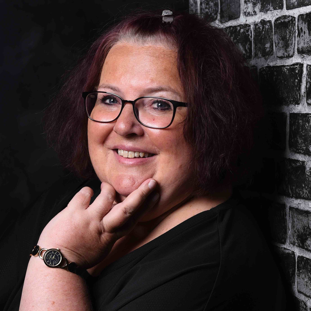 Michaela Lux - Corporate Cash Management / Cash Products - Deutsche ...