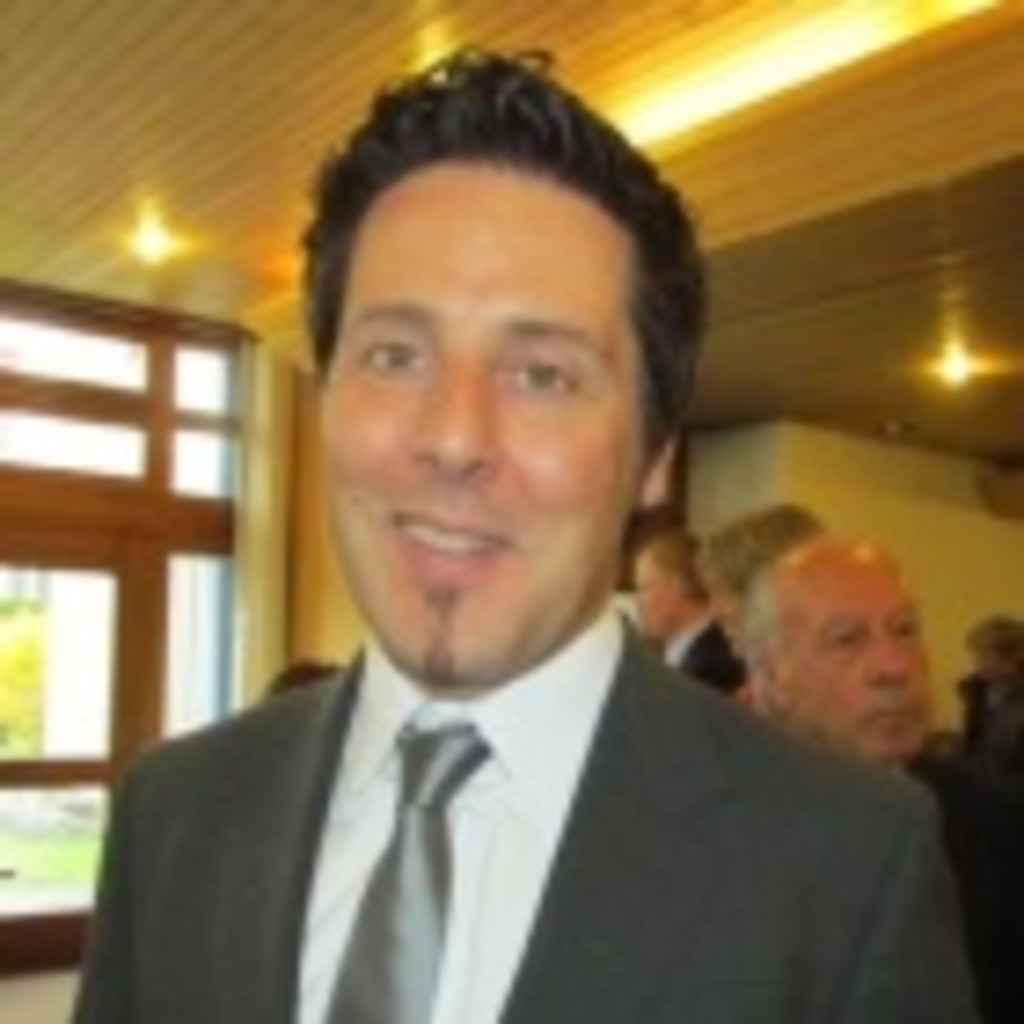 Alessandro Fezzi Investment Communications LGT Bank (Schweiz) AG XING