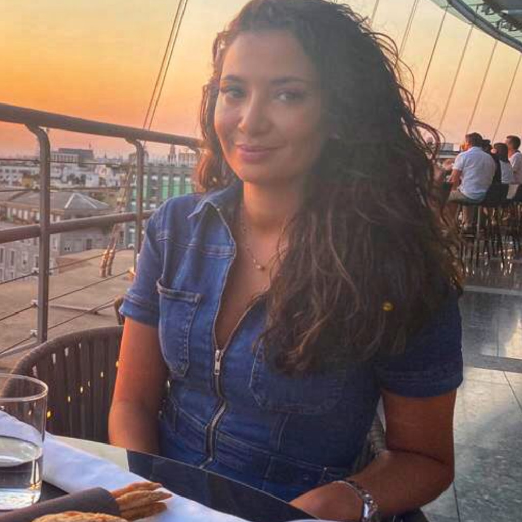 Raje Ajbouni Mitarbeiter Kundenbetreuung Hotel Biedermeier Dortmund 