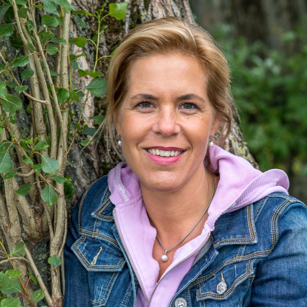 Julia Presting Geschäftsführerin Berührungsstudio