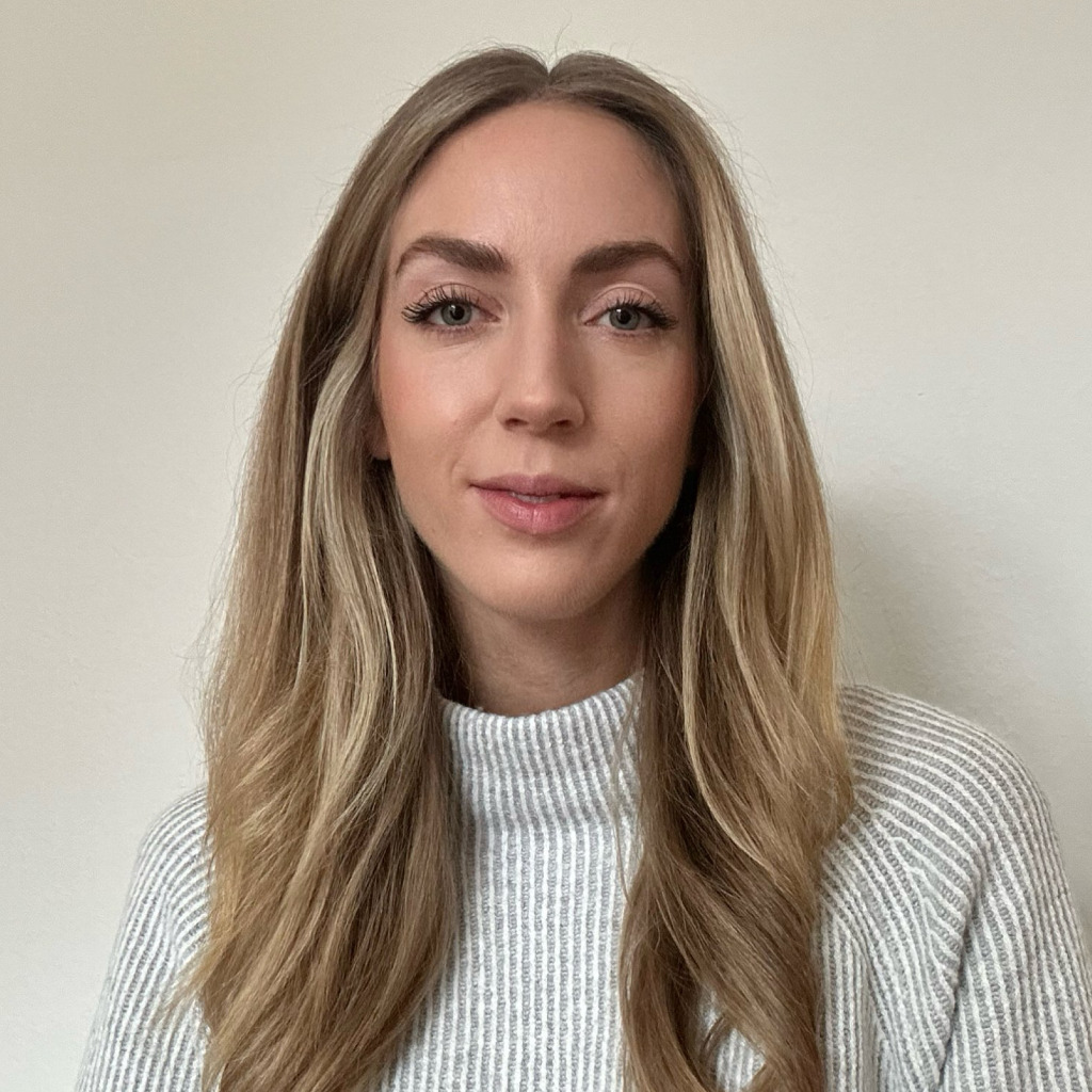 Rebecca RetzlaffKuschel Stylist/Projektmanagerin Styling By