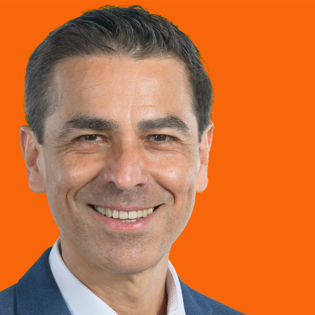 Dipl.Ing. Hugo Villegas Adobe Experience Manager UX/FE Developer and